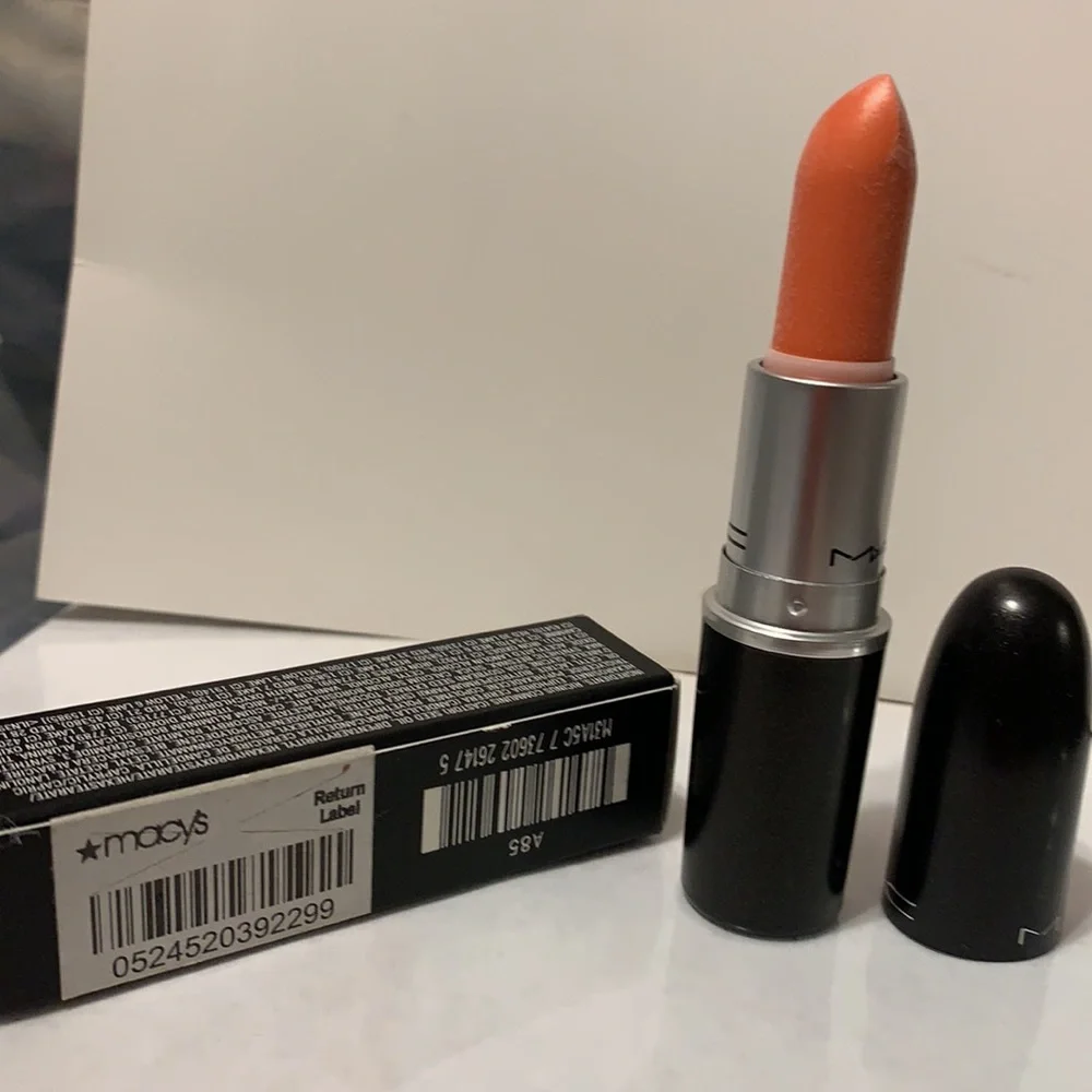 NEW MAC LIPSTICK RAZZLEDAZZLER A85  FULL SIZE NEW